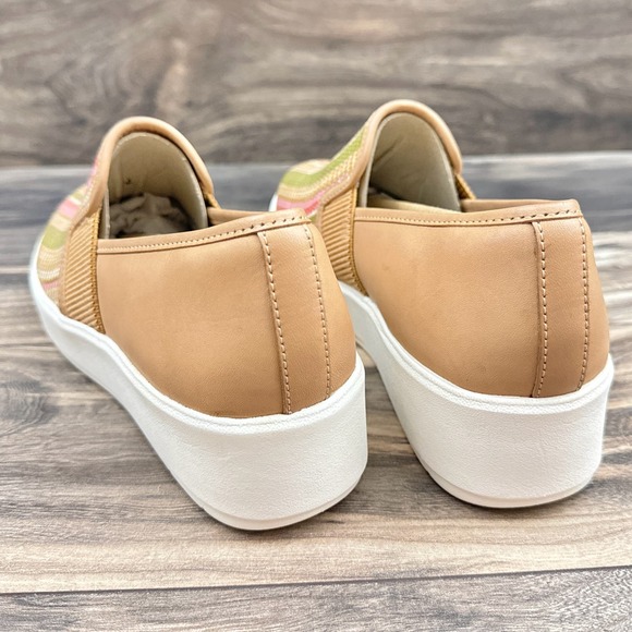 NIB Clarks Layton Petal 9W WIDE Slip On Comfort Sneakers Light Tan Combo - Picture 7 of 11